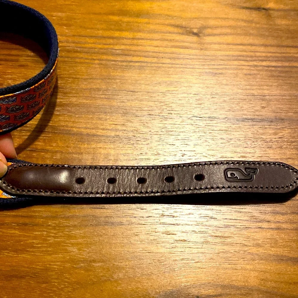 Vineyard Vines Canvas Club Belt with boats, Size 28. In great condition.